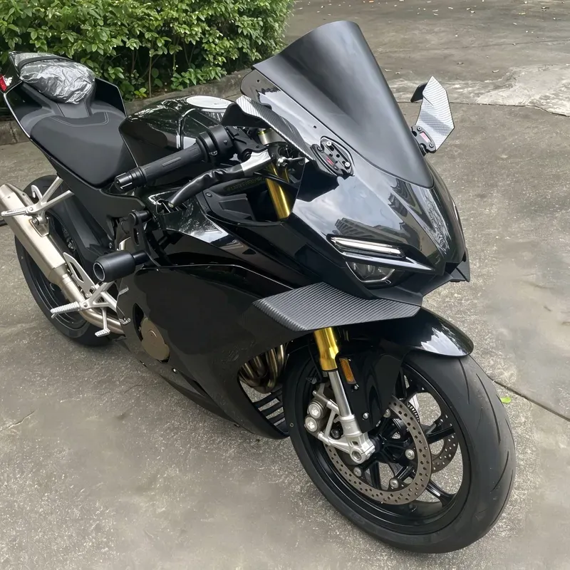 ZXMOTO 500RR negra con los topes anticaída montados en el chasis
